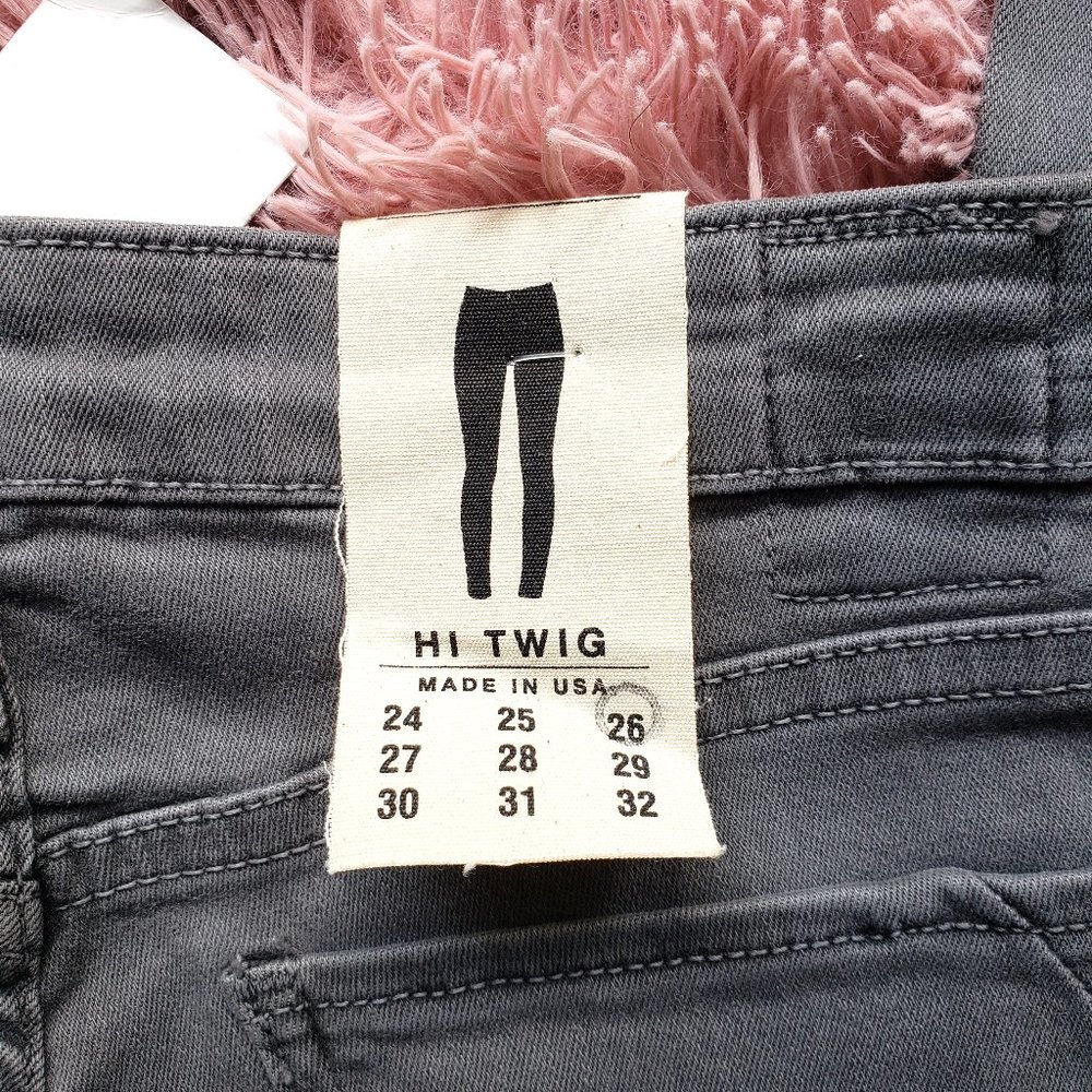 NWT HI Twig Jeans Size 26 Grey Womens Juniors FLAW Skinny Stretch Gray